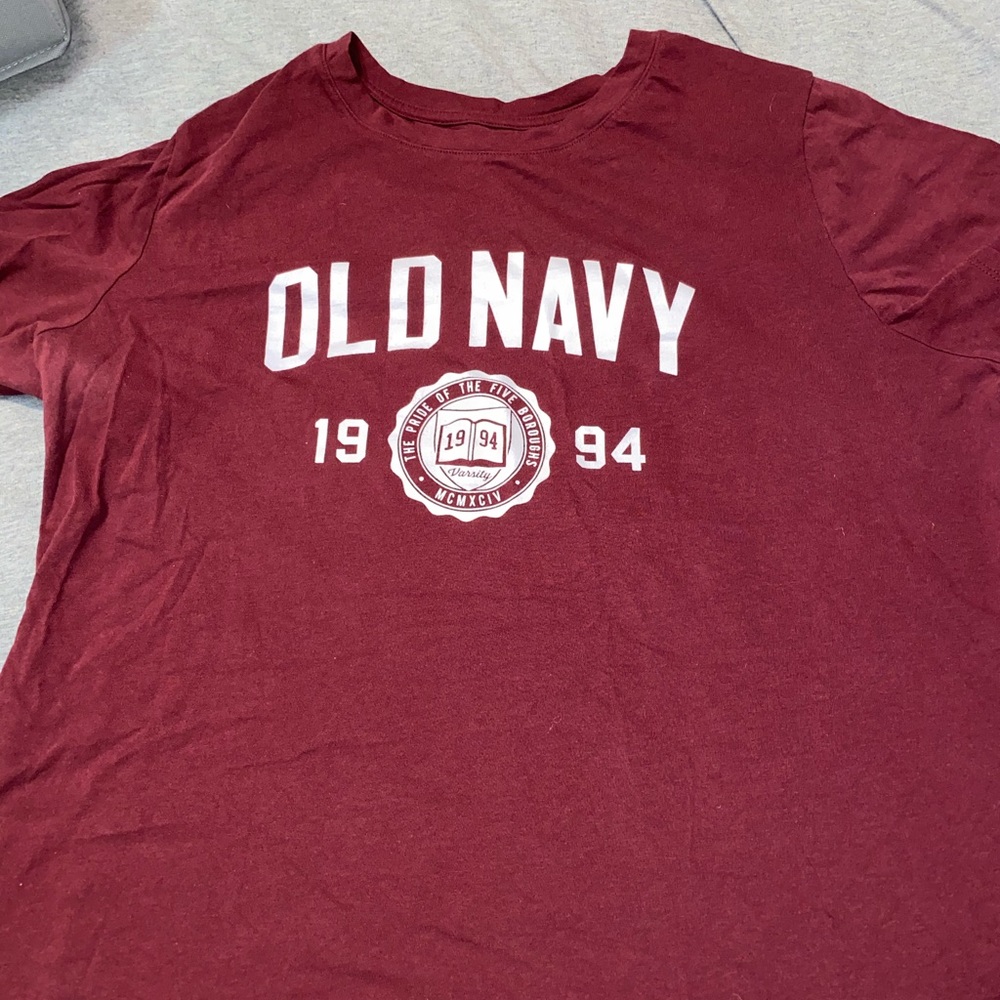 old navy maroon tee